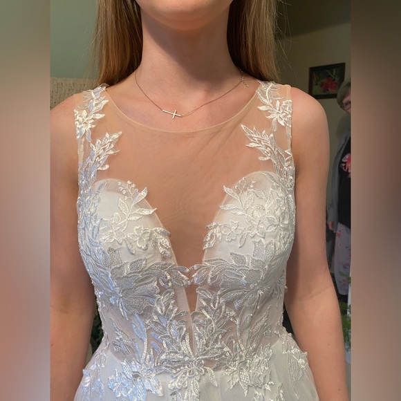 White Wedding Dress - Size 4 - Picture 7 of 11